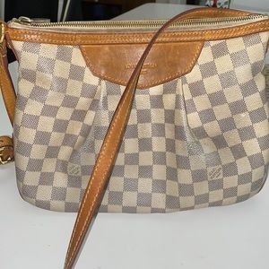 LOUIS VUITTON Siracusa MM Monogram White